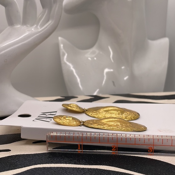 Earrings of the Season. Statement Gold Textured Large Very Lightweight Gorg!!! - Picture 5 of 8